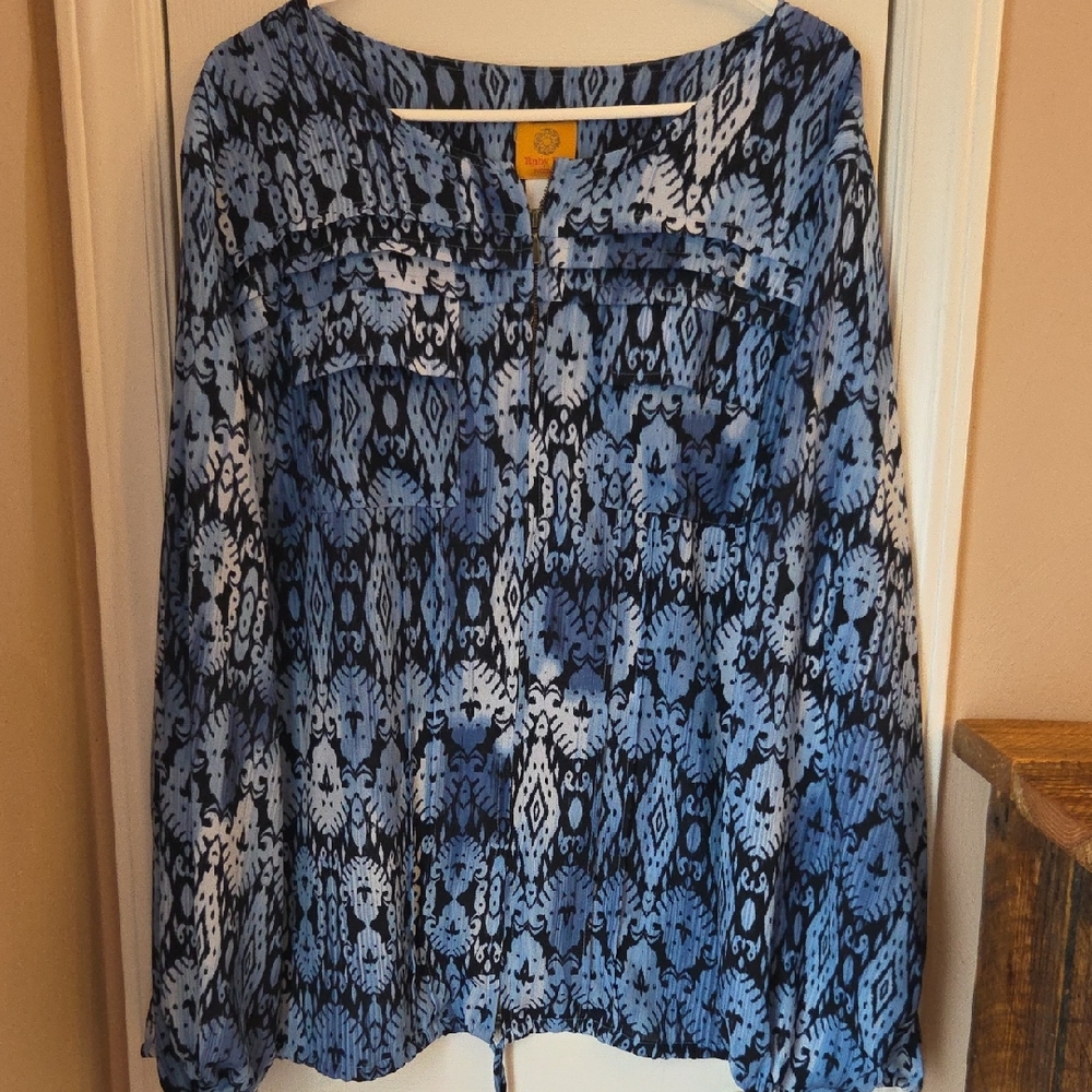 Ruby Rd. Blue Geometric Patrern Long Sleeve Top